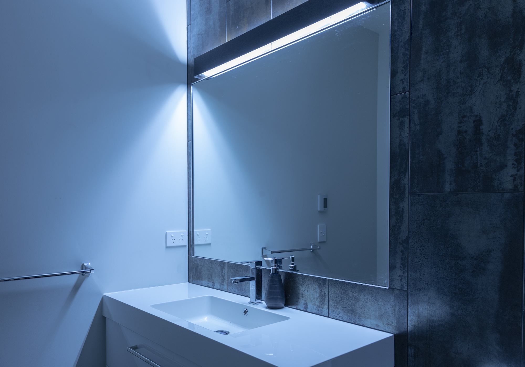 A bathroom with a sink and a mirror.
